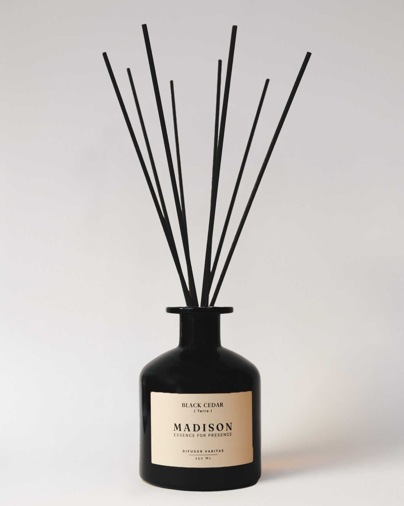 Difusor Varitas 250 ml <br> Black Cedar Negro
