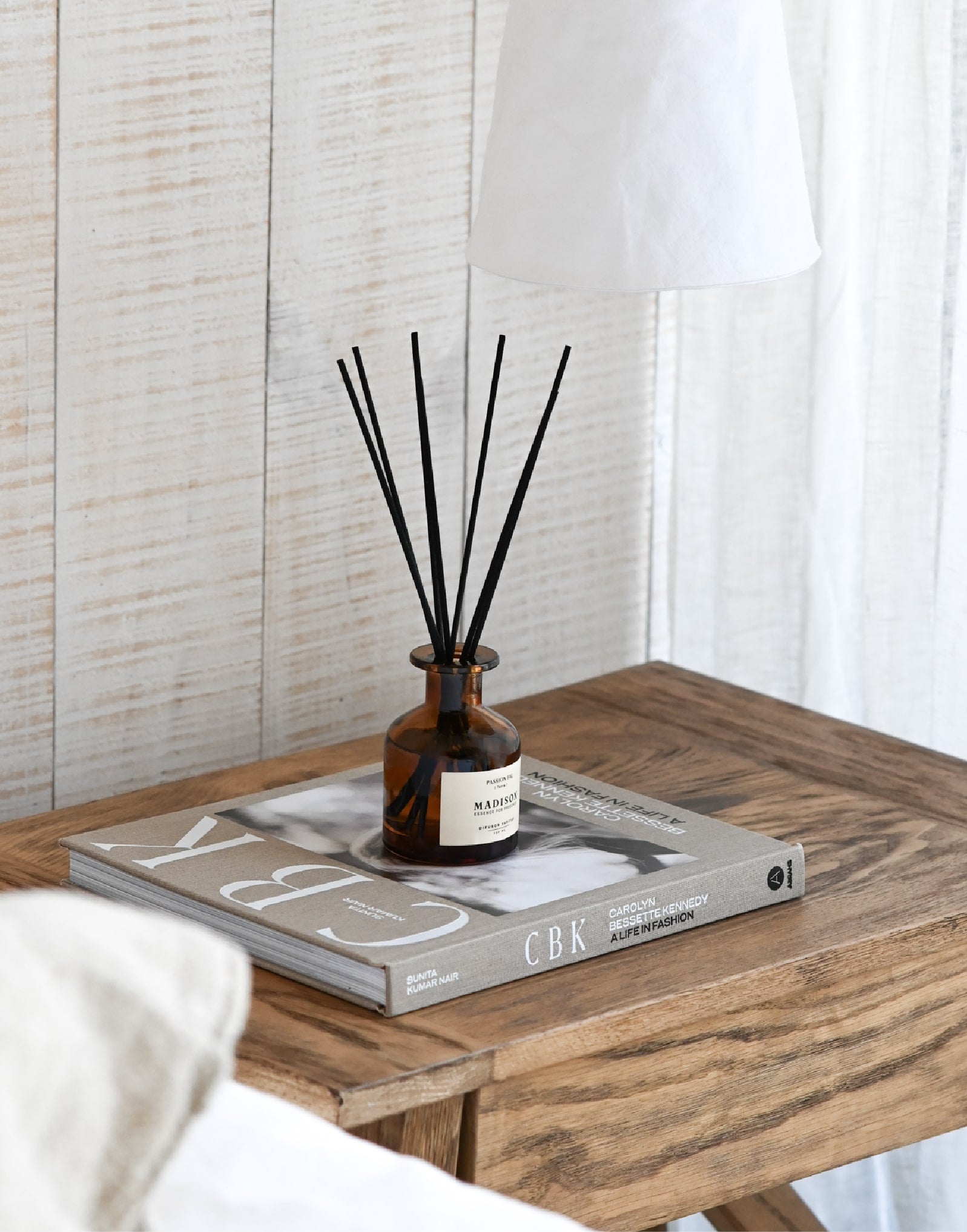 Difusor Varitas 150 ml <br> Saint Sandal Ámbar