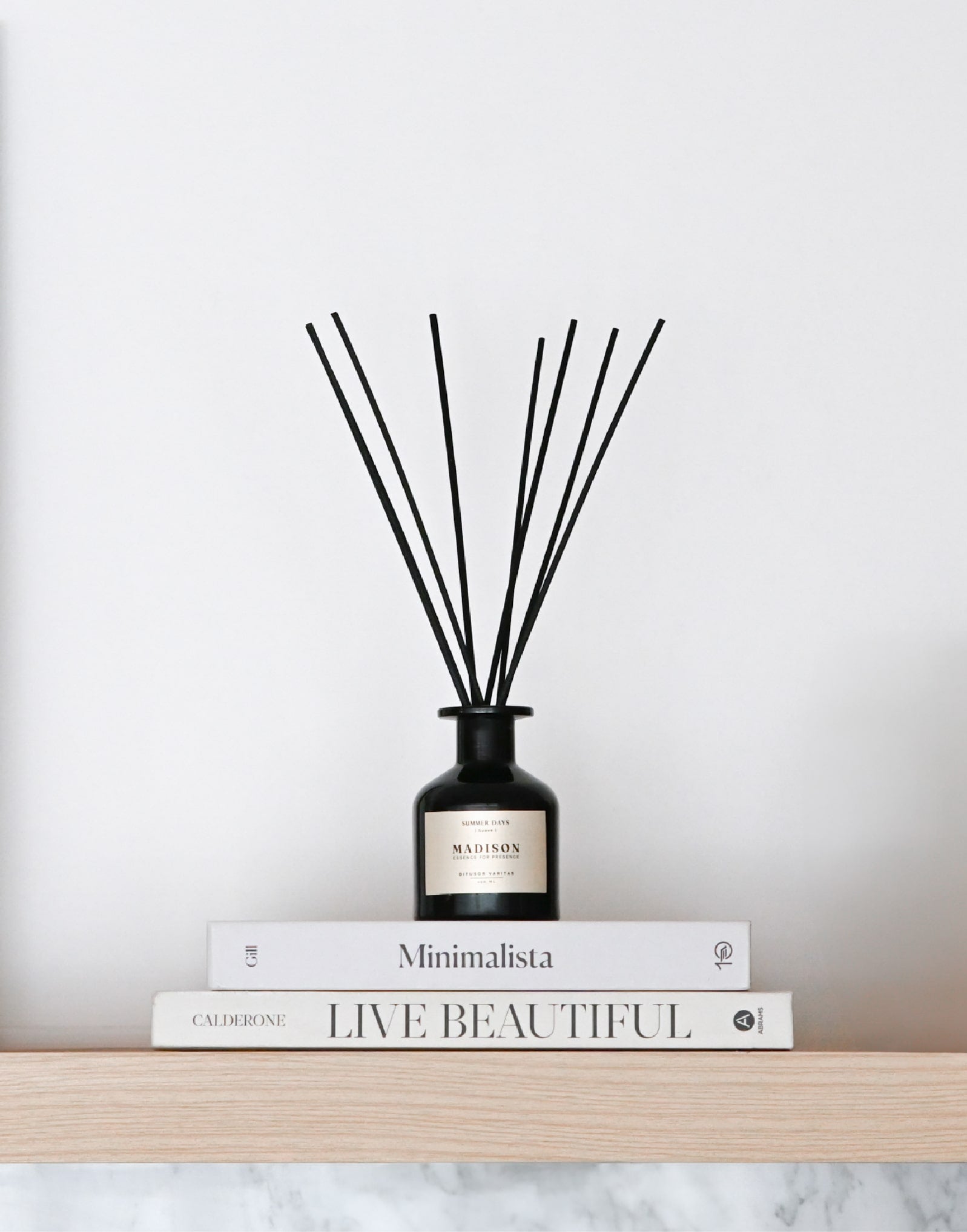 Difusor Varitas 150 ml <br> Saint Sandal Negro