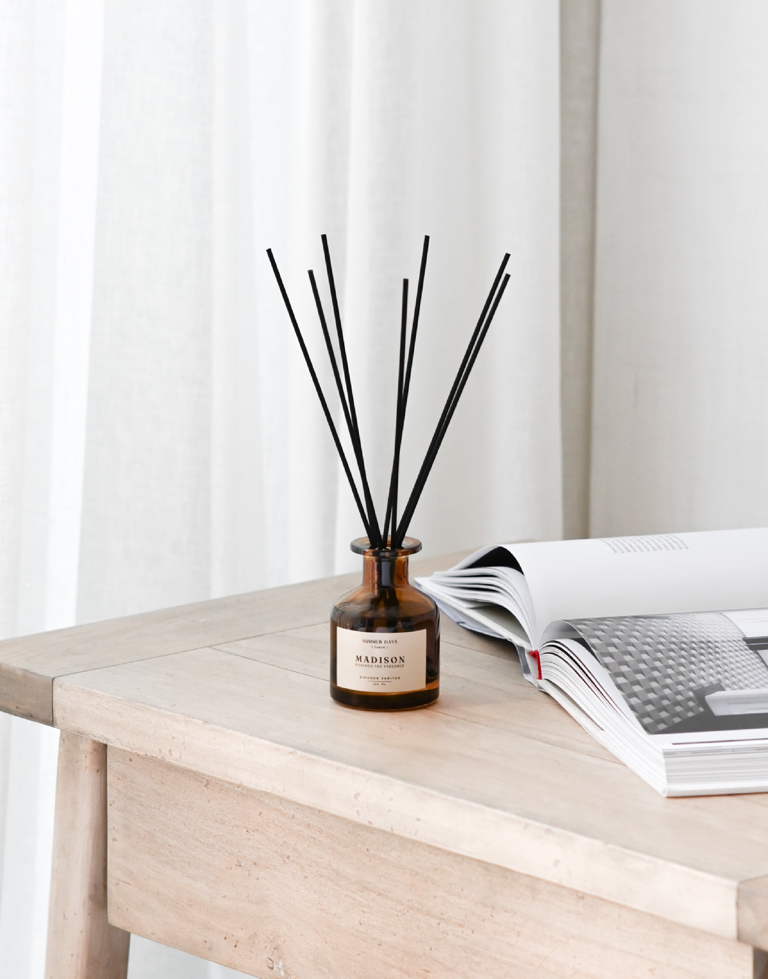 Difusor Varitas 150 ml <br> Tropical Chic Ámbar