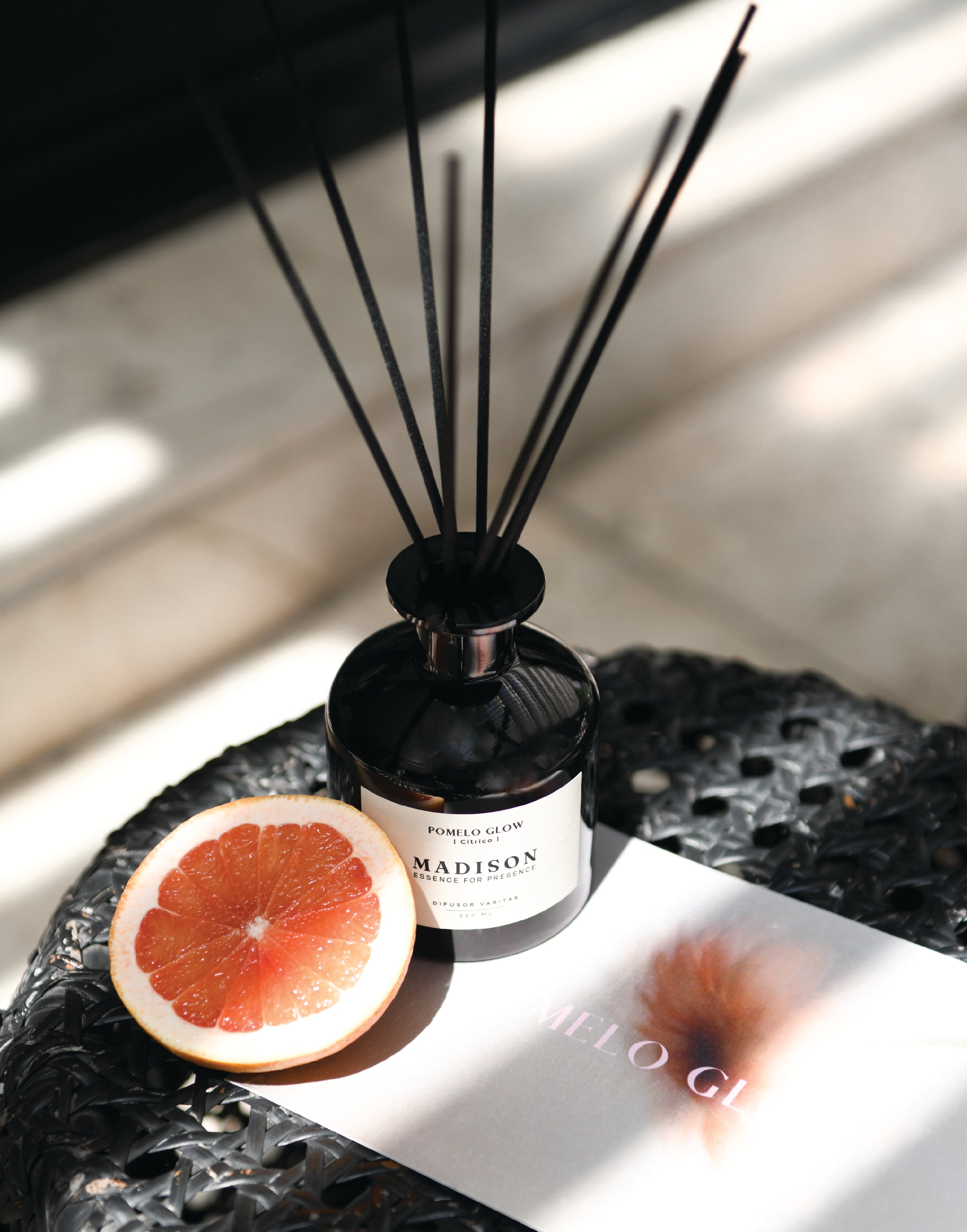 Difusor Varitas 150 ml <br> Pomelo Glow Negro