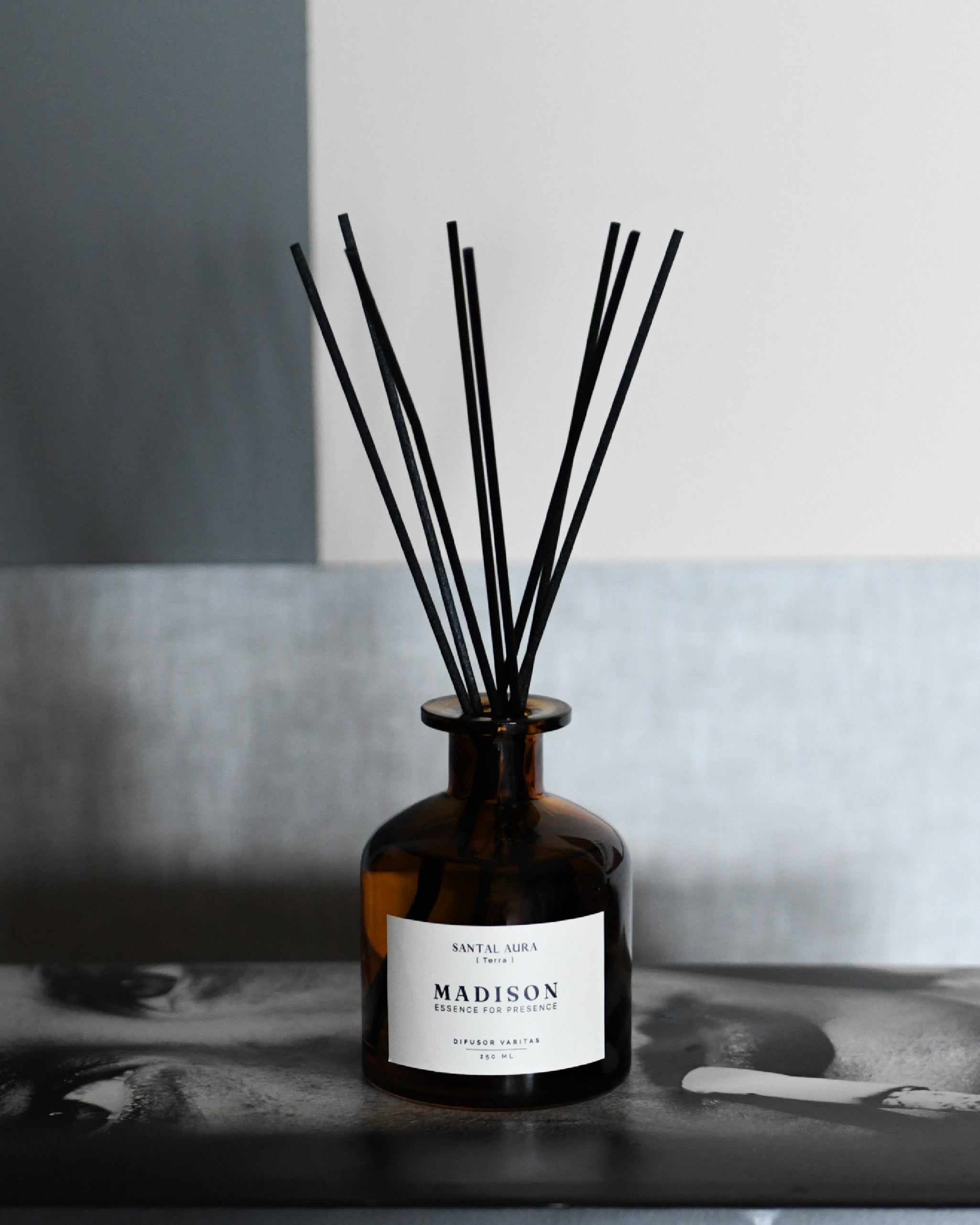 Difusor Varitas 250 ml <br> Santal Aura Ámbar