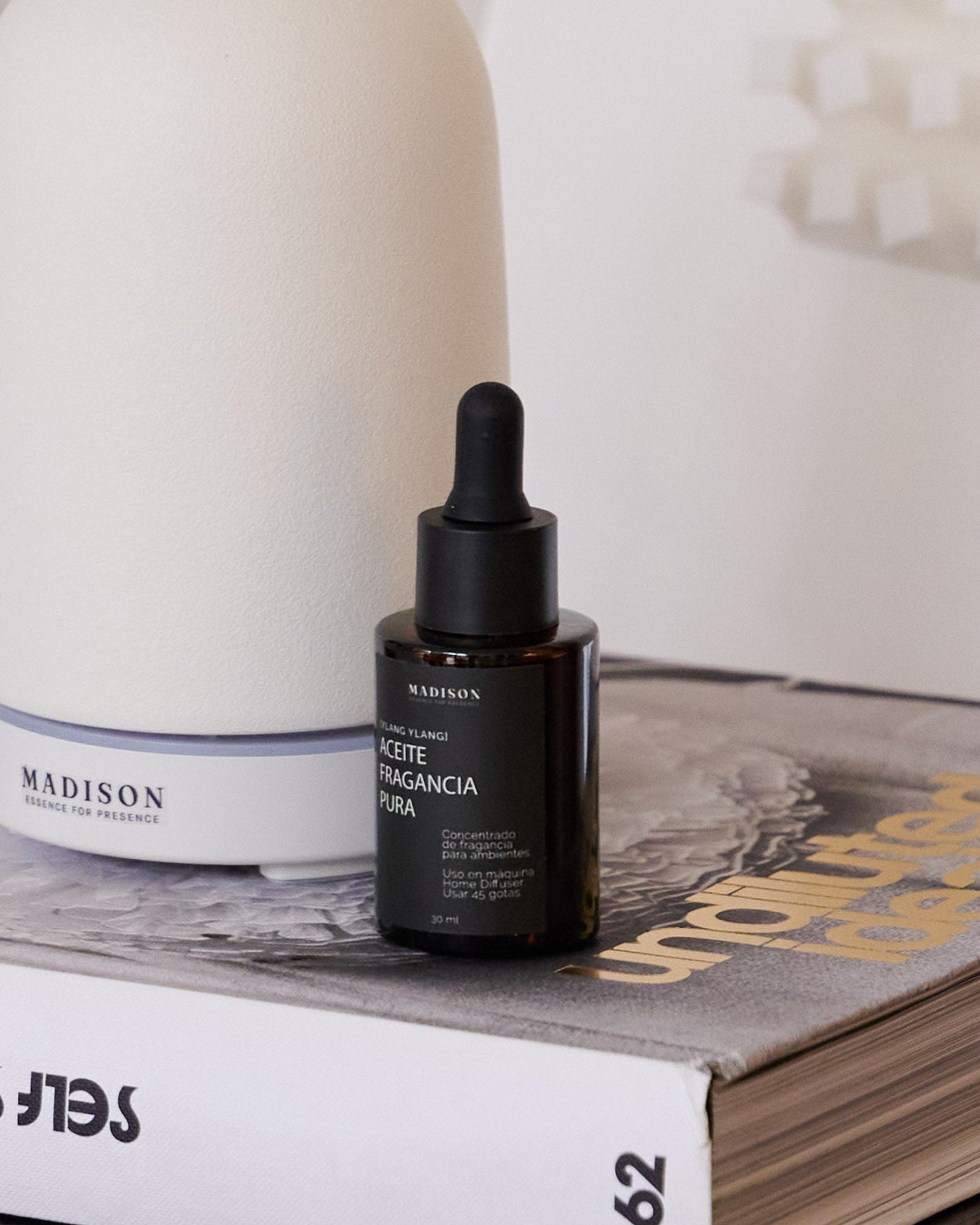 Pack Home Diffuser + Aceite Fragancia 30 ml <br> Black Cedar Blanco