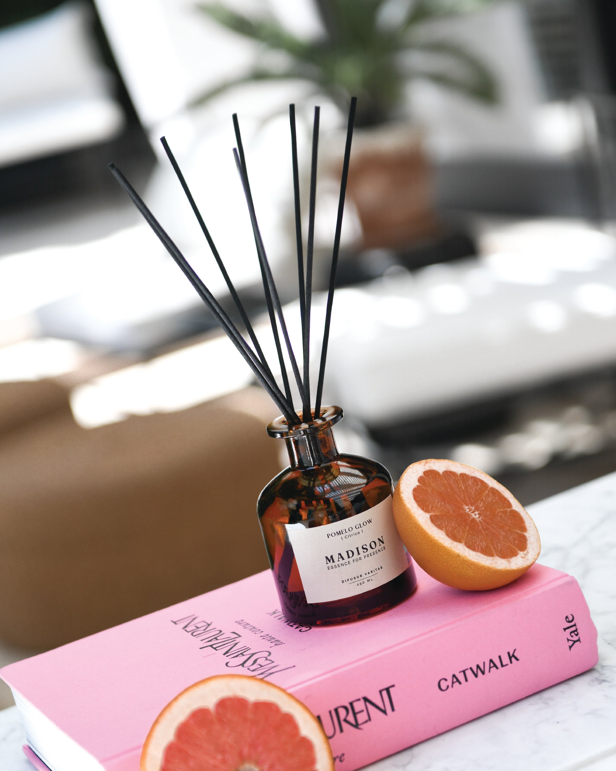 Difusor Varitas 250 ml <br> Pomelo Glow Ámbar