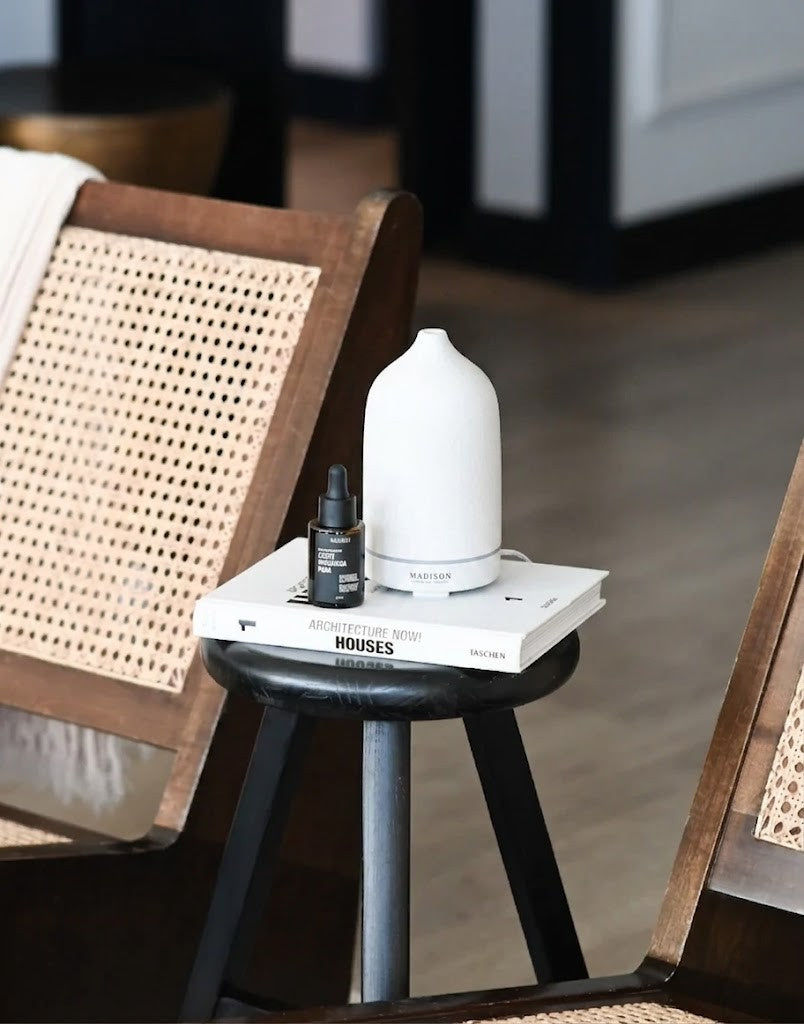 Pack Home Diffuser + Aceite Fragancia 30 ml <br> Black Cedar Blanco