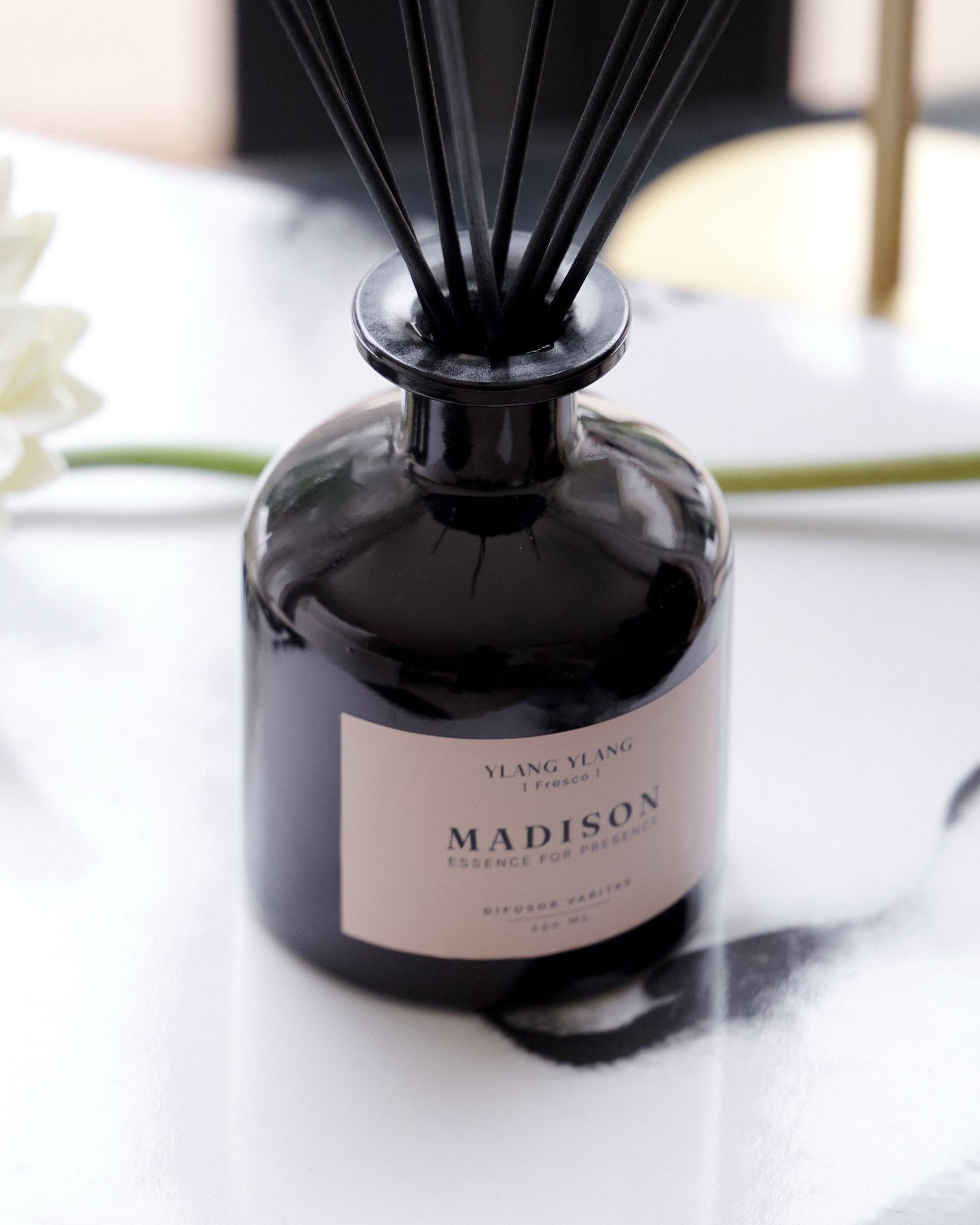 Difusor Varitas 250 ml <br> Ylang Ylang Negro